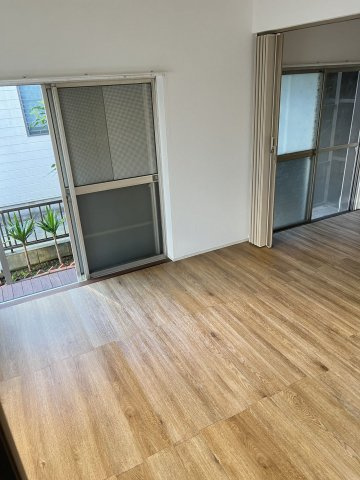 LDK 全体を撮影した室内写真