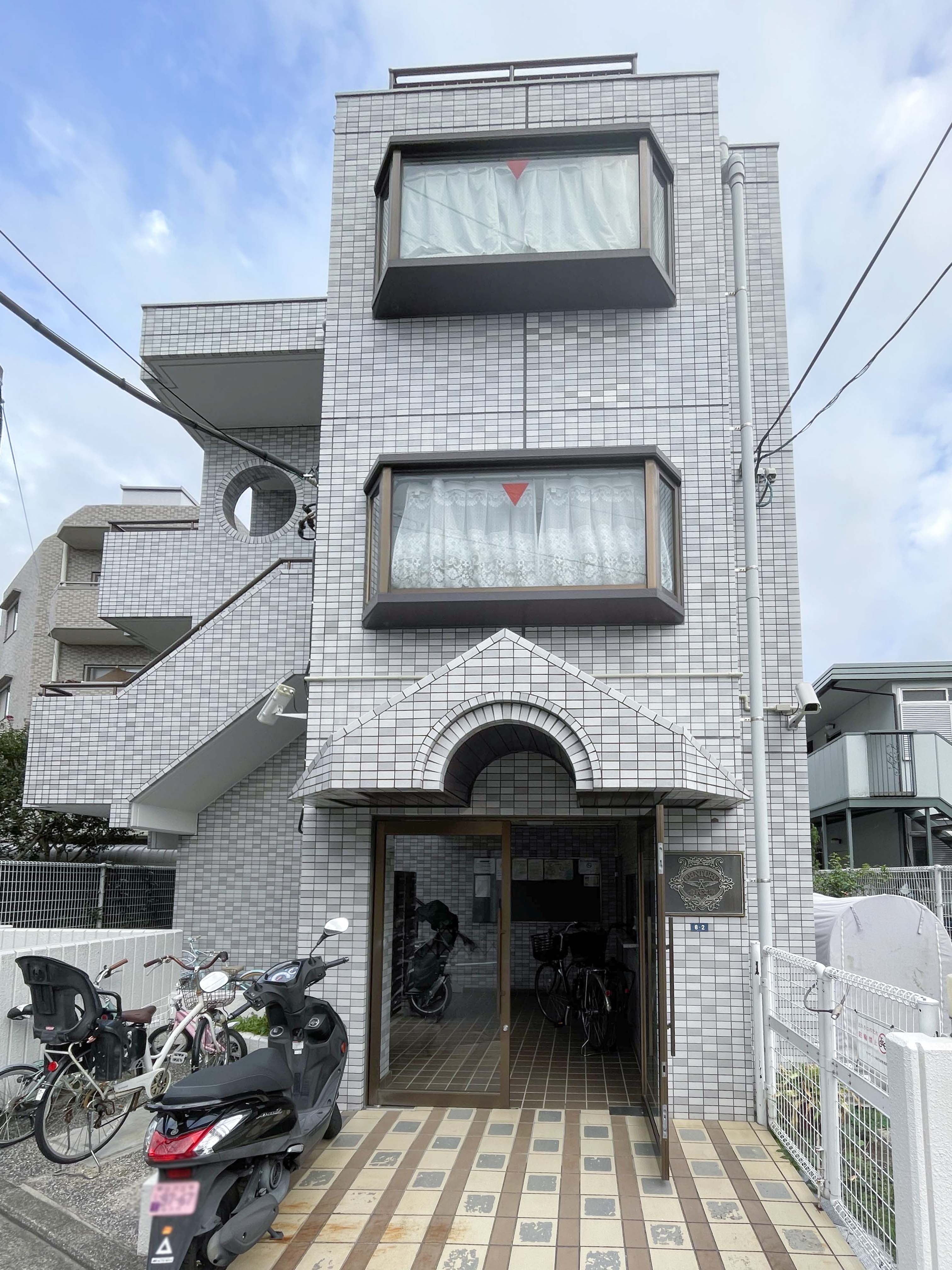 センチュリー金沢文庫の外観写真