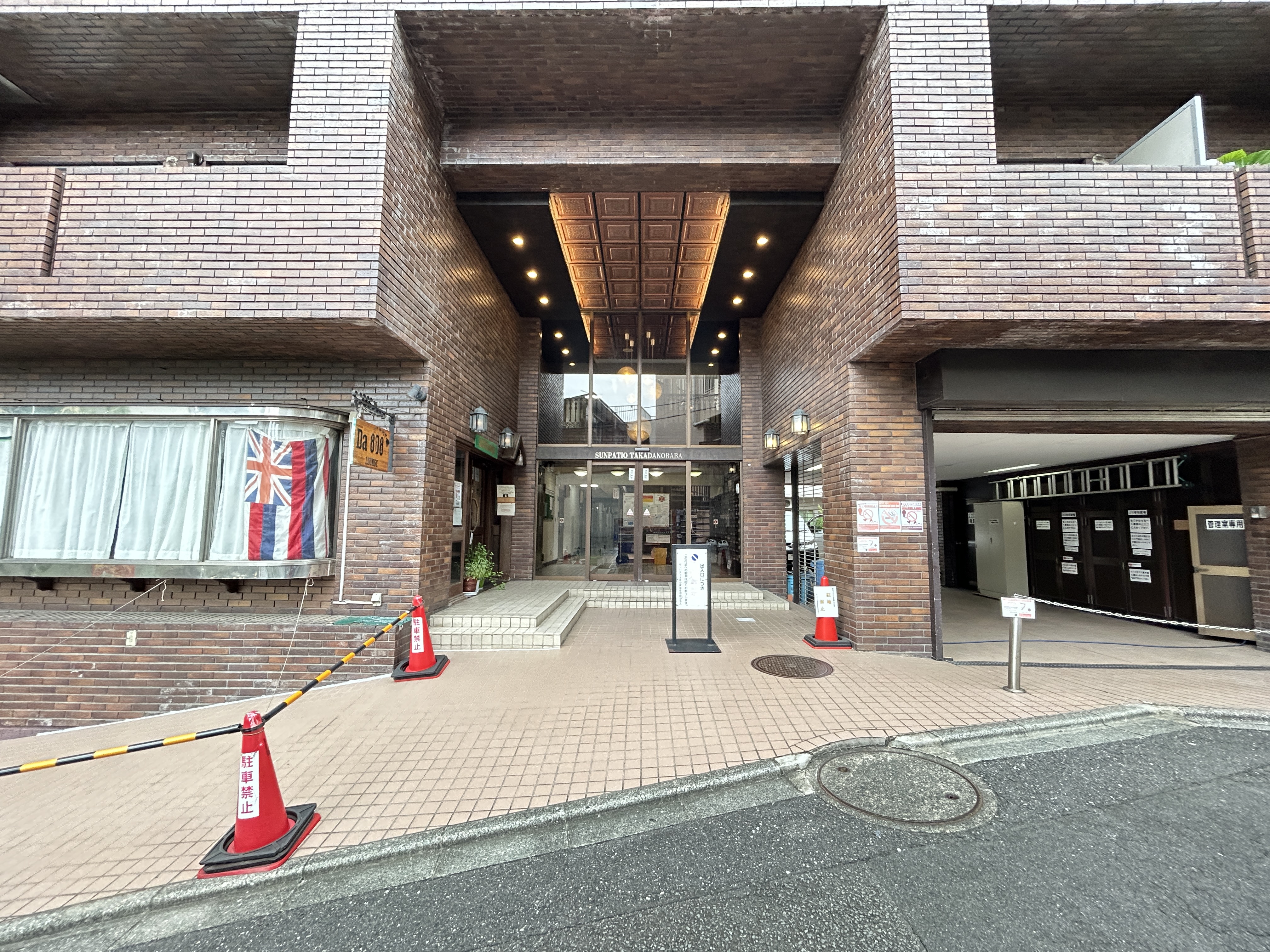 建物外観全体の写真