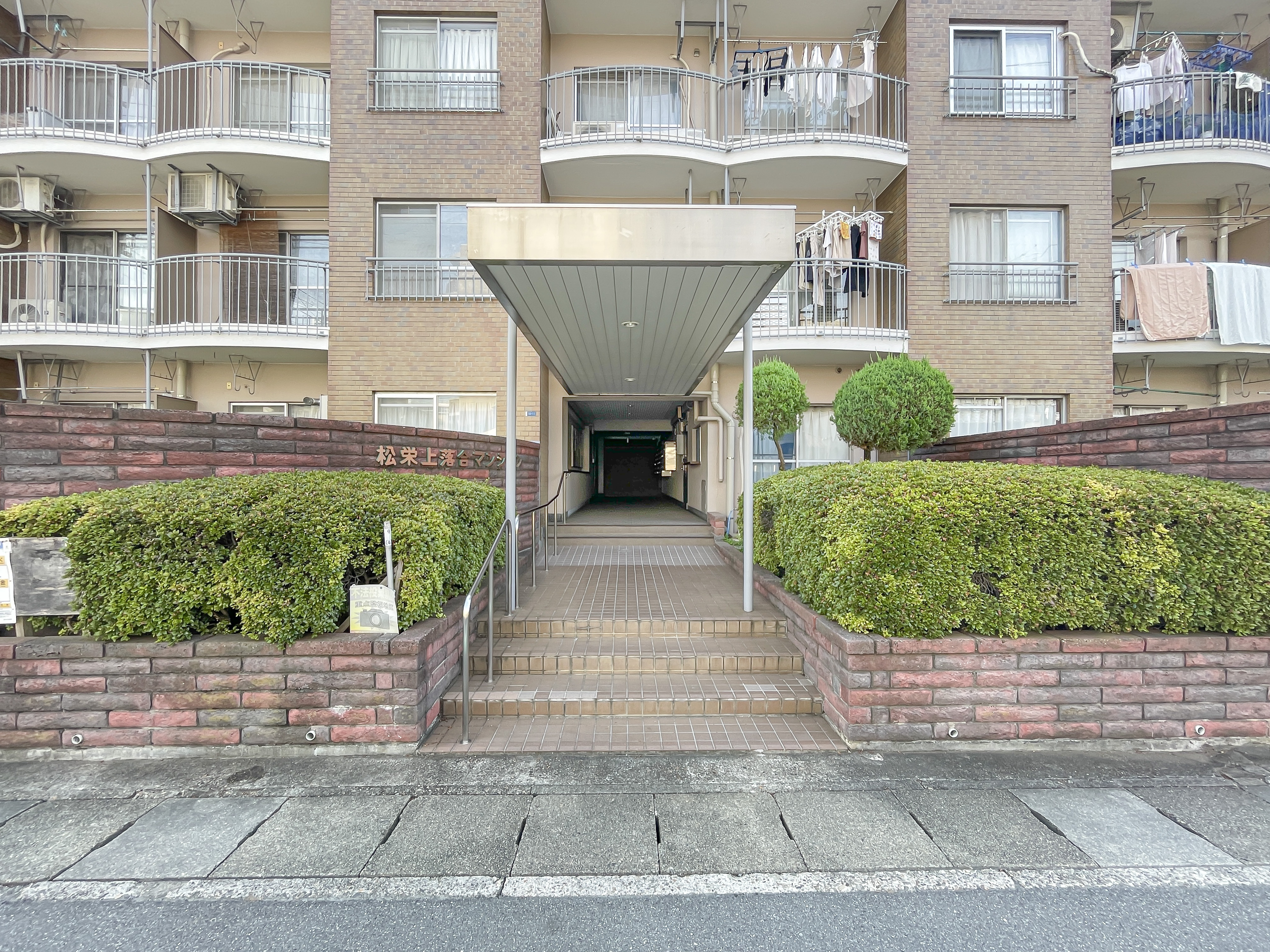 松栄上落合マンションのエントランス