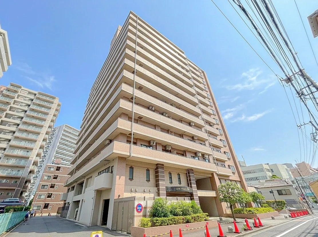 高層マンションの外観全体