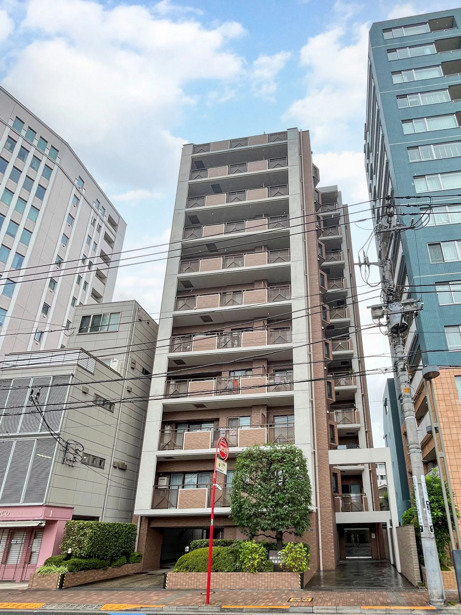 朝日シティパリオ高輪台 A 館の外観全体を撮影した画像